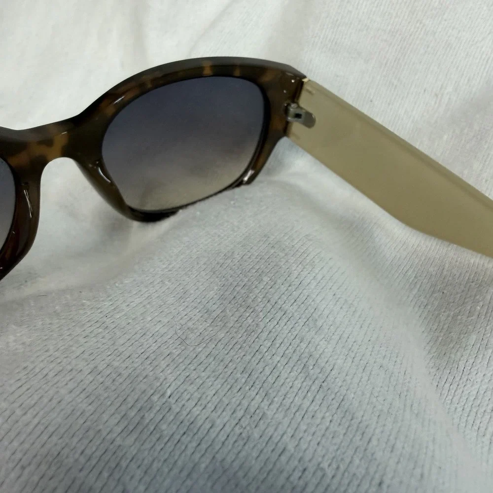Foster Grant Tortoise Shell Fashion Sunglasses UV Protection Gradient Smoke Lens